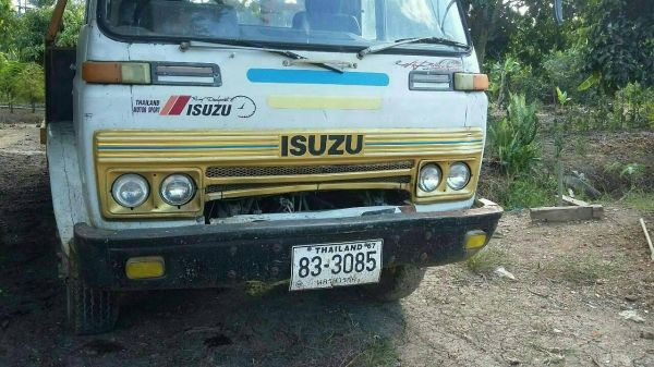 ขายสิบล้อและแม๊คโฮ รถพร้อมใช้งาน สิบล้อมีเล่มทะเบียนทะเบียนไม่ขาด แม๊คโฮไม่มีเอกสาร