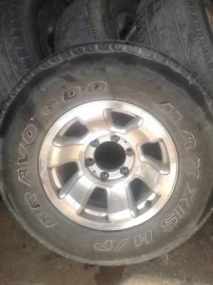 แม็ก VIGO(Off Road) ขอบ 15" แถมยาง (Maxxis) 1 ชุด 4,000 บาท