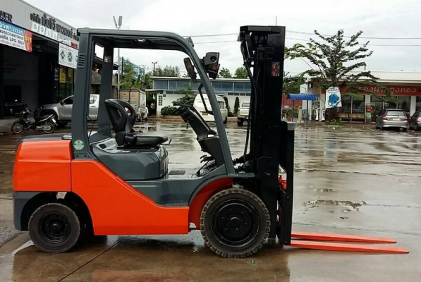 จำหน่ายรถ Forklift Toyota 3 ตัน ดีเซล 8FD30 (ญี่ปุ่น) ปี 2008 เสา 4.5 เมตร + Side Shift คุณภาพเยี่ยม