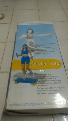 แท่นใช้ร่วมการออกกำลังกาย Aerobic  Step สามารถปรับความสูงต่ำได้ ตัวแท่นแข็งแรง