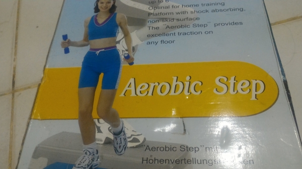 แท่นใช้ร่วมการออกกำลังกาย Aerobic  Step สามารถปรับความสูงต่ำได้ ตัวแท่นแข็งแรง
