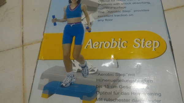 แท่นใช้ร่วมการออกกำลังกาย Aerobic  Step สามารถปรับความสูงต่ำได้ ตัวแท่นแข็งแรง