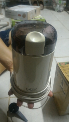 เครื่องบดกาแฟ Electric  Coffee  Mill ส่วนที่บดเป็นสแตนเลส ตัวเครื่องขนาดกระทัดรัด