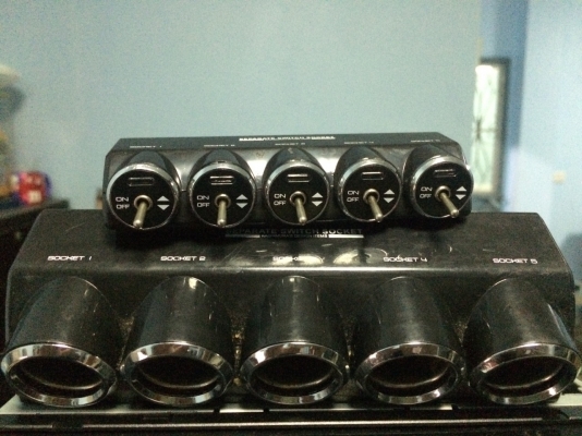 ที่ต่อจุดบุหรี่ 5ช่อง มีสวิตปิดเปิด ยี่ห้อ KASHIMURA สายเส้นใหญ่มาก มือ2 ญี่ปุ่น