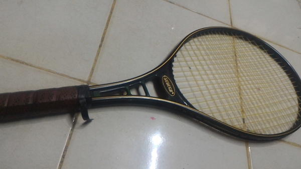 ไม้เทสนิสผู้ใหญ่ระดับแชมป์ SENECA เป็นโครงอลูมีเนียม แข็งแรงน้ำหนักเบาแข็งแรง