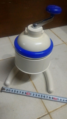 เครื่องปั่นน้ำแข้งไสของใหม่แบบใช้มือหมุนปันจากญี่ปุ่น