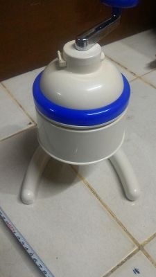 เครื่องปั่นน้ำแข้งไสของใหม่แบบใช้มือหมุนปันจากญี่ปุ่น