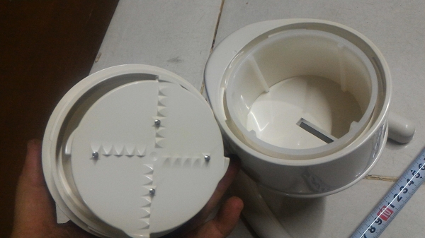 เครื่องปั่นน้ำแข้งไสของใหม่แบบใช้มือหมุนปันจากญี่ปุ่น