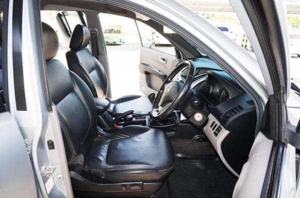 2011 MITSUBISHI TRITON 3.2 GLS DOUBLE CAB LIMITED 4WD 2011 MITSUBISHI TRITON 3.2 GLS DOUBLE CAB LIMITED 4WD