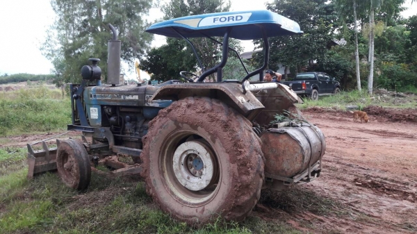 ขายรถไถ FORD 6600 ใบมีดอย่างเดียว ไม่มีเอกสาร ราคา 220000