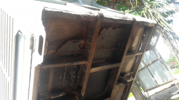 ขายรถบรรทุก 6 ล้อดัมพ์ ISUZU NPR 115 แรงม้ารถประกอบ แอร์พร้อม เกียร์สั้น เฟืองท้าย 145 ราคา 280000