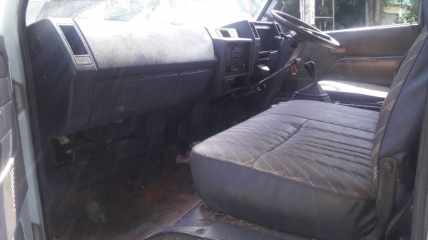 ขายรถบรรทุก 6 ล้อดัมพ์ ISUZU NPR 115 แรงม้ารถประกอบ แอร์พร้อม เกียร์สั้น เฟืองท้าย 145 ราคา 280000