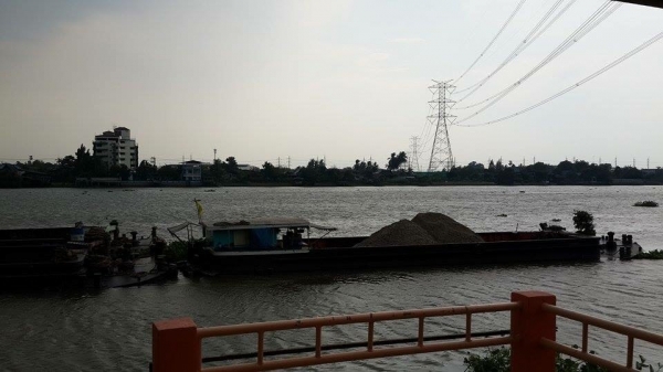 ขายเรือขนทราย 3 ลำๆที่ 1.กว้าง 9.26 เมตร สูง 8 ฟุตครึ่ง ยาว 27 เมตร บรรทุก 520 คิว ขายรวม 3 ลำ ราคา 5 ล้าน