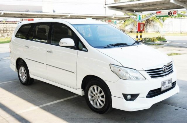 2011 TOYOTA INNOVA 2.0 V