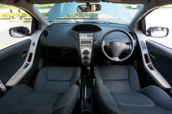 2006 TOYOTA YARIS 1.5 E