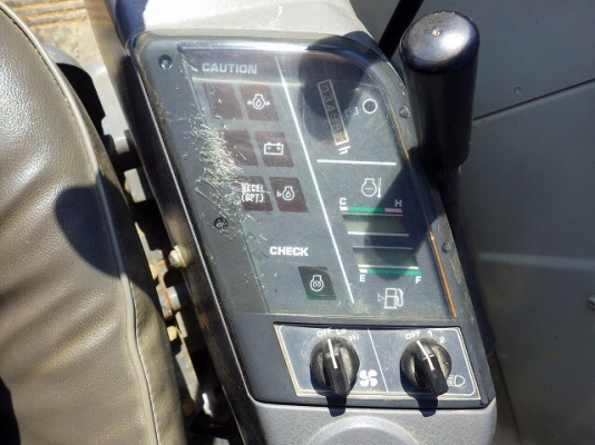 ขายรถแบคโฮ KOMATSU PC30-7 หัวเก๋ง นำเข้าจากญี่ปุ่น ติดต่อคุณ อิทธิวัฒน์ 089-7467778
