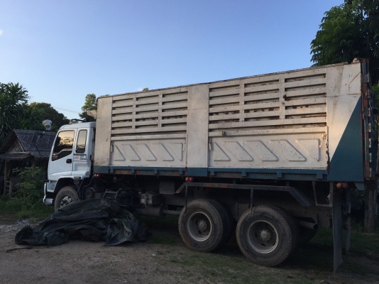 10ล้อดั้ม320แรง..ISUZU FXZ23NZH2 4-7001852 ปลายปี49..รถบรรทุกเม็ดข้าวโพด มีระบบลาก รถสวย ยางสวย..