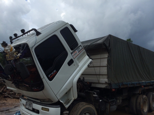 10ล้อดั้ม320แรง..ISUZU FXZ23NZH2 4-7001852 ปลายปี49..รถบรรทุกเม็ดข้าวโพด มีระบบลาก รถสวย ยางสวย..