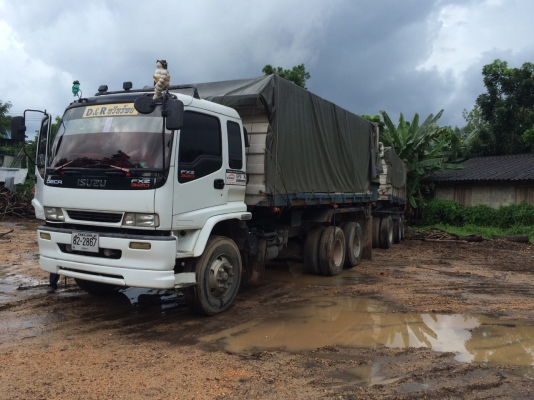 10ล้อดั้ม320แรง..ISUZU FXZ23NZH2 4-7001852 ปลายปี49..รถบรรทุกเม็ดข้าวโพด มีระบบลาก รถสวย ยางสวย..