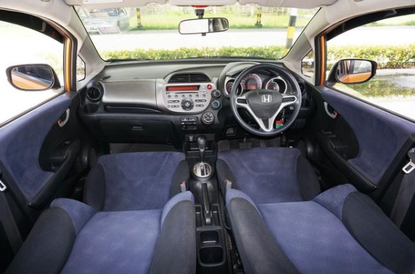 2011 HONDA JAZZ 1.5 i-VTEC V รายได้รวมเกิน 18,000 ซื้อคนเดียวจบไม่ต้องค้ำ 2011 HONDA JAZZ 1.5 i-VTEC V รายได้รวมเกิน 18,000 ซื้อคนเดียวจบไม่ต้องค้ำ