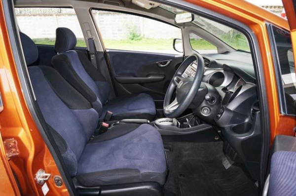 2011 HONDA JAZZ 1.5 i-VTEC V รายได้รวมเกิน 18,000 ซื้อคนเดียวจบไม่ต้องค้ำ 2011 HONDA JAZZ 1.5 i-VTEC V รายได้รวมเกิน 18,000 ซื้อคนเดียวจบไม่ต้องค้ำ