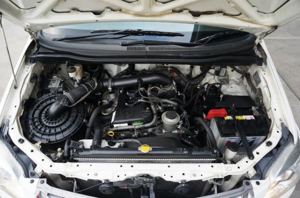 2011 TOYOTA INNOVA 2.0 V