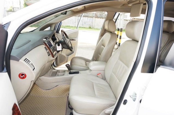 2011 TOYOTA INNOVA 2.0 V