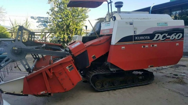 ขายรถเกี่ยวข้าว KUBOTA DC60 ปี53 ใช้งานน้อย สภาพพร้อมใช้งาน เอกสารเล่มทะเบียนพร้อมโอน สนใจโทร 090-8588220คุณนะ 093-3258446คุณบิว หรือเข้าดูสินค้าอื่นๆได้ที่ www.truck.in.th/498 หรือเพจFacebook ณรงค์ ซื้อขายรถมือสอง (เว็บไซต์ส่วนตัว) หรือFacebook ตลาดรถมือ