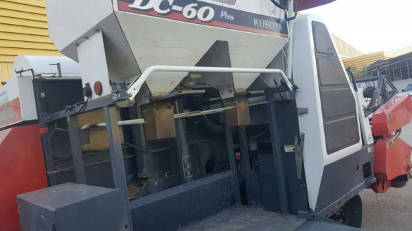 ขายรถเกี่ยวข้าว KUBOTA DC60 ปี53 ใช้งานน้อย สภาพพร้อมใช้งาน เอกสารเล่มทะเบียนพร้อมโอน สนใจโทร 090-8588220คุณนะ 093-3258446คุณบิว หรือเข้าดูสินค้าอื่นๆได้ที่ www.truck.in.th/498 หรือเพจFacebook ณรงค์ ซื้อขายรถมือสอง (เว็บไซต์ส่วนตัว) หรือFacebook ตลาดรถมือ