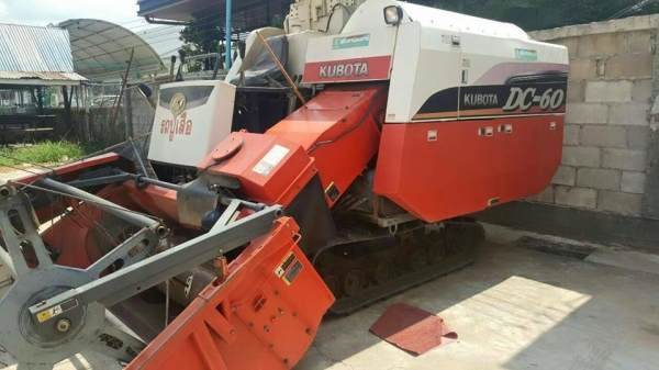 ขายรถเกี่ยวข้าว KUBOTA DC60 ปี53 ใช้งานน้อย สภาพพร้อมใช้งาน เอกสารเล่มทะเบียนพร้อมโอน สนใจโทร 090-8588220คุณนะ 093-3258446คุณบิว หรือเข้าดูสินค้าอื่นๆได้ที่ www.truck.in.th/498 หรือเพจFacebook ณรงค์ ซื้อขายรถมือสอง (เว็บไซต์ส่วนตัว) หรือFacebook ตลาดรถมือ