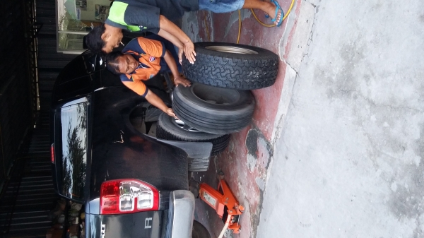 TE37 16&times;8" ET0 ยางBFGoogrich 265/75/16 ผลิตกลางปี11