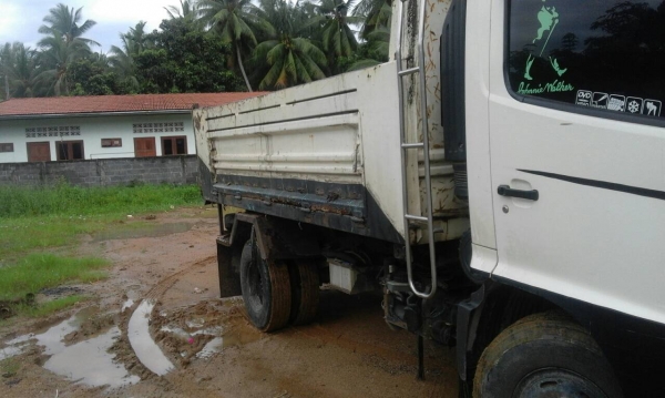 กระบะดั้มเปล่าๆ6ล้อSMM..ไม่มีกระบอกยก ไม่มีคัสซีเทียม ยกลงจาก 6ล้อHINO 175 แรง