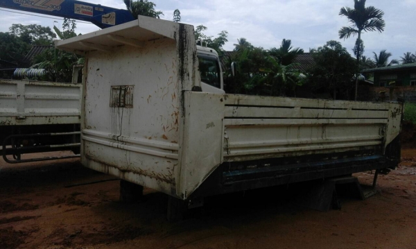 กระบะดั้มเปล่าๆ6ล้อSMM..ไม่มีกระบอกยก ไม่มีคัสซีเทียม ยกลงจาก 6ล้อHINO 175 แรง