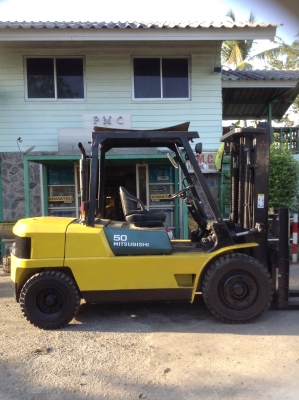 +++ ขายโฟล์คลิฟท์  MITSUBISHI FD50  ขนาด  5  ตัน  เครื่องยนต์ดีเซล  เสา  3  เมตร  เกียร์ออโตเมติค  งา  1,220  มม.  ยางตันใหม่ 4 เส้น