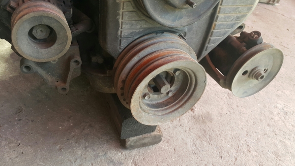 มูเล่ย์หน้า 4 ร่อง รถตู้ Toyota 3L