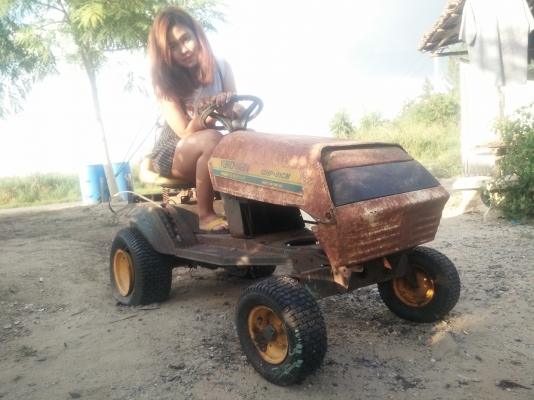ขายรถตัดหญ้านั่งขับของนอกมีรูปแนวทางการแต่งของต่างประเทศ