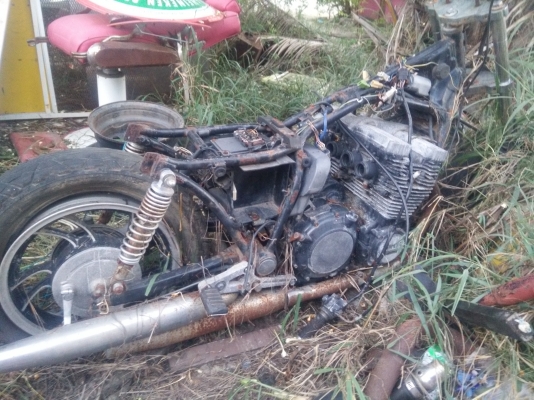 ซากxj750 ตามสภาพ ขาดคาบู 13000 ซากxj750 ตามสภาพ ขาดคาบู 13000