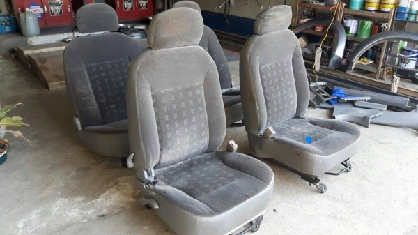 เบาะนั่งครบชุด สี่ประตู 4000