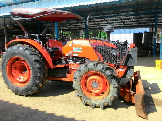 ขายรถไถ KUBOTA M 7040 สภาพดีเดิมๆพร้อมใช้งาน อุปกรณ์ครบ 3 ชิ้นมีพร้อมดันหน้า ผานพรวนและ โรตารี่