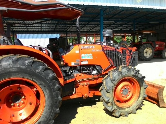 ขายรถไถ KUBOTA M 7040 สภาพดีเดิมๆพร้อมใช้งาน อุปกรณ์ครบ 3 ชิ้นมีพร้อมดันหน้า ผานพรวนและ โรตารี่