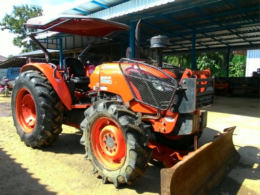 ขายรถไถ KUBOTA M 7040 สภาพดีเดิมๆพร้อมใช้งาน อุปกรณ์ครบ 3 ชิ้นมีพร้อมดันหน้า ผานพรวนและ โรตารี่