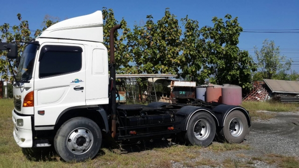 ขายด่วน HINO หัวลาก เมก้า  320 แรง  สวยมาก