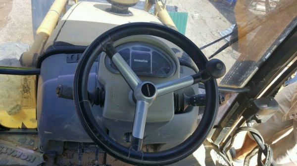 รถตักหน้า ขุดหลัง KOMATSU  WB93R.    ( รถทำงาน 4,xxx กว่า ชม. )     สนใจติดต่อ   081 - 6079515