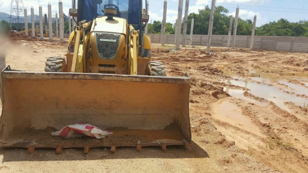 รถตักหน้า ขุดหลัง KOMATSU  WB93R.    ( รถทำงาน 4,xxx กว่า ชม. )     สนใจติดต่อ   081 - 6079515