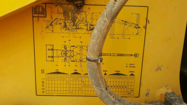 รถตักหน้า ขุดหลัง KOMATSU  WB93R.    ( รถทำงาน 4,xxx กว่า ชม. )     สนใจติดต่อ   081 - 6079515