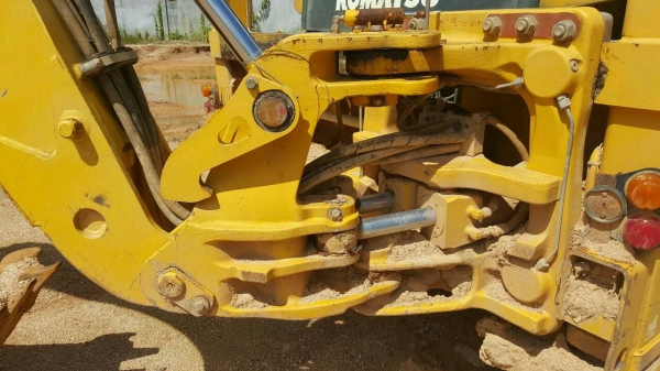 รถตักหน้า ขุดหลัง KOMATSU  WB93R.    ( รถทำงาน 4,xxx กว่า ชม. )     สนใจติดต่อ   081 - 6079515