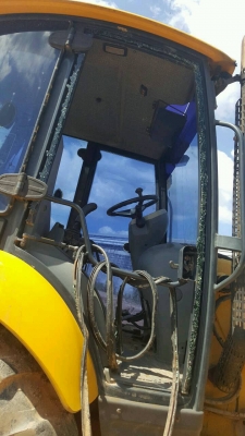รถตักหน้า ขุดหลัง KOMATSU  WB93R.    ( รถทำงาน 4,xxx กว่า ชม. )     สนใจติดต่อ   081 - 6079515