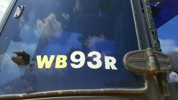 รถตักหน้า ขุดหลัง KOMATSU  WB93R.    ( รถทำงาน 4,xxx กว่า ชม. )     สนใจติดต่อ   081 - 6079515