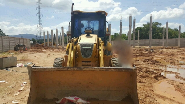 รถตักหน้า ขุดหลัง KOMATSU  WB93R.    ( รถทำงาน 4,xxx กว่า ชม. )     สนใจติดต่อ   081 - 6079515