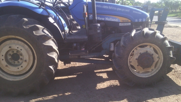 ขาถรถไถNEWHOLLAND   รุ่นTD95    สวยพร้อมใช้งาน0810076640